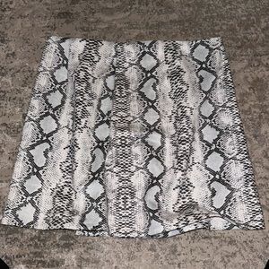 Size large snakeskin, printed skirts with stretchy material